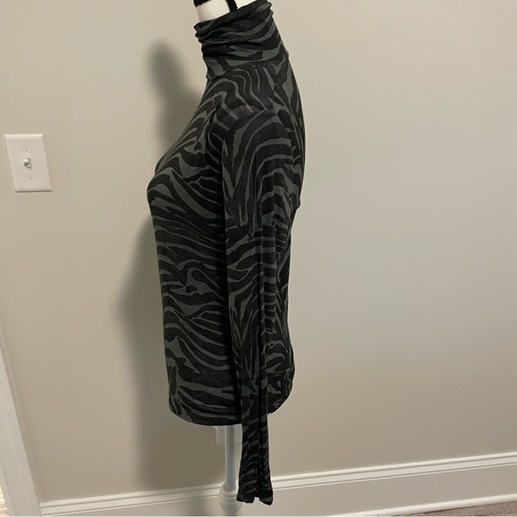 NWT Express sheer mock neck top - Picture 5 of 8